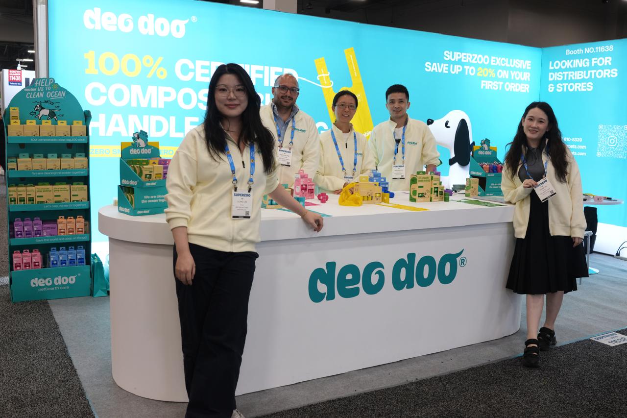 Equipo VigoPets junto al equipo DeoDoo en SuperZoo 2026, Las Vegas